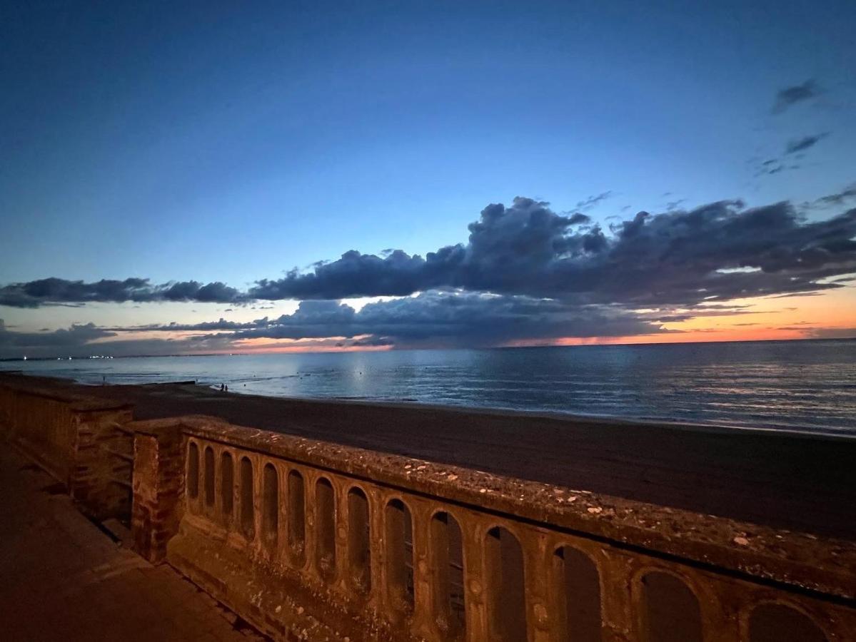 Ferienwohnung Sur La Plage / Enjoy The Beach Cabourg Exterior foto
